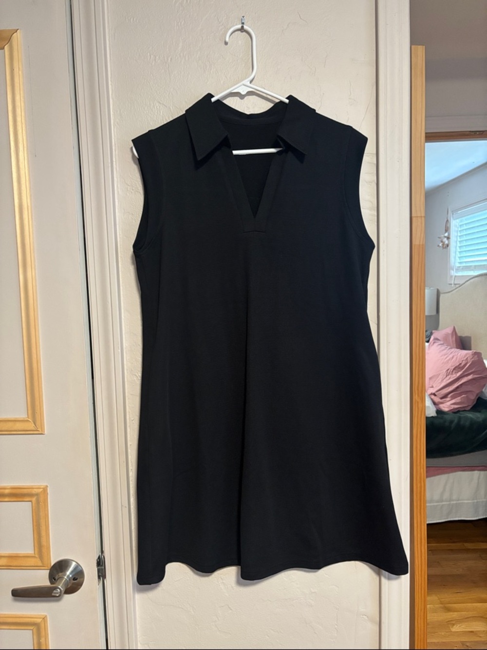 Sleeveless Black Collared Shift Dress